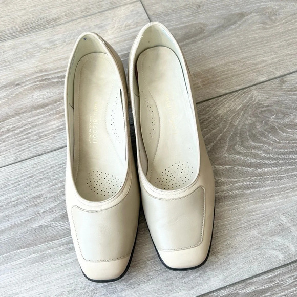 Vintage Natural Sport Ivory Leather Two Tunes Square Toe Pumps Made in Canada - Picture 2 of 14